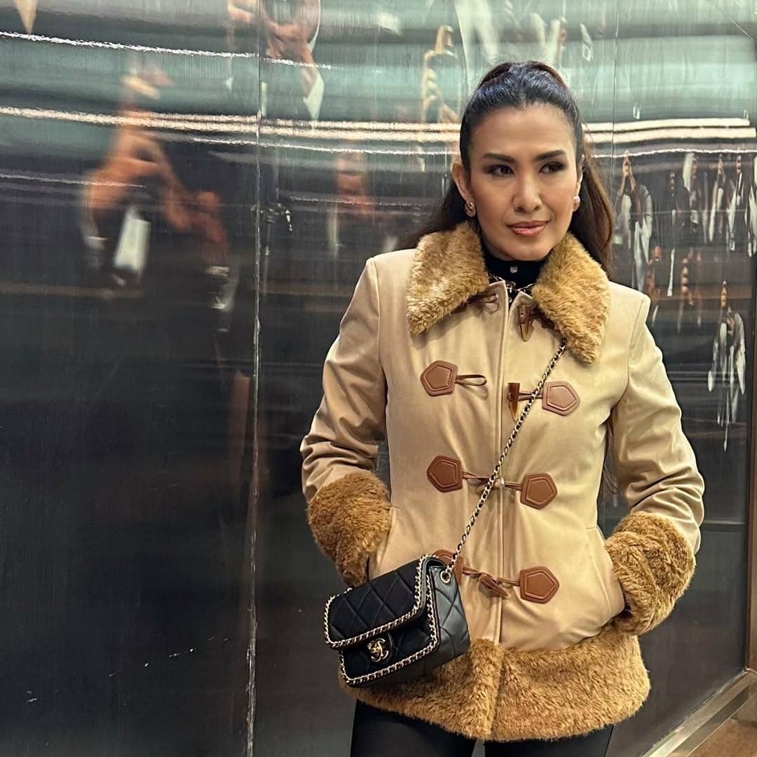 Liza Natalia saat berlibur ke Shanghai.