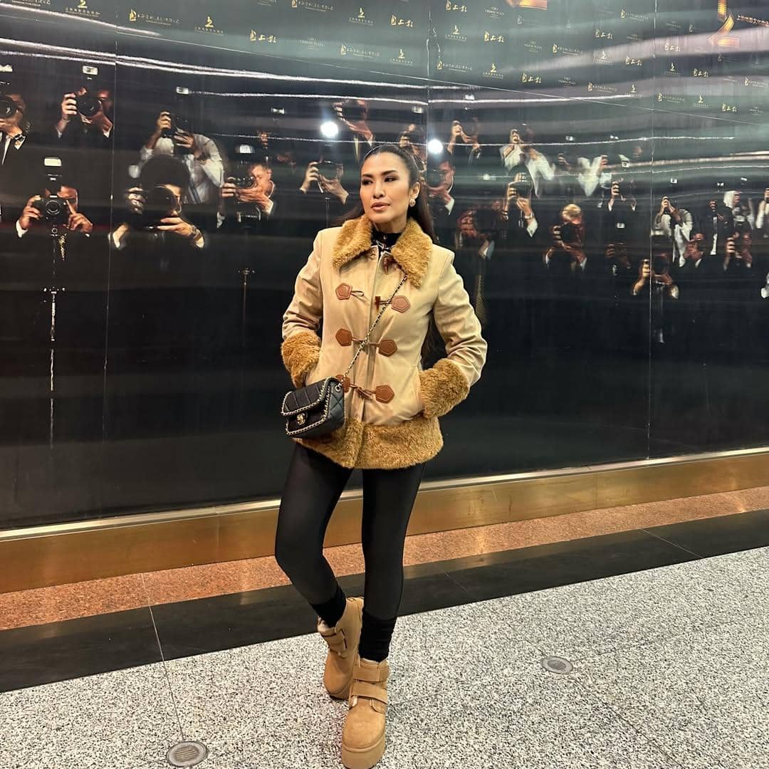 Liza Natalia saat berlibur ke Shanghai.