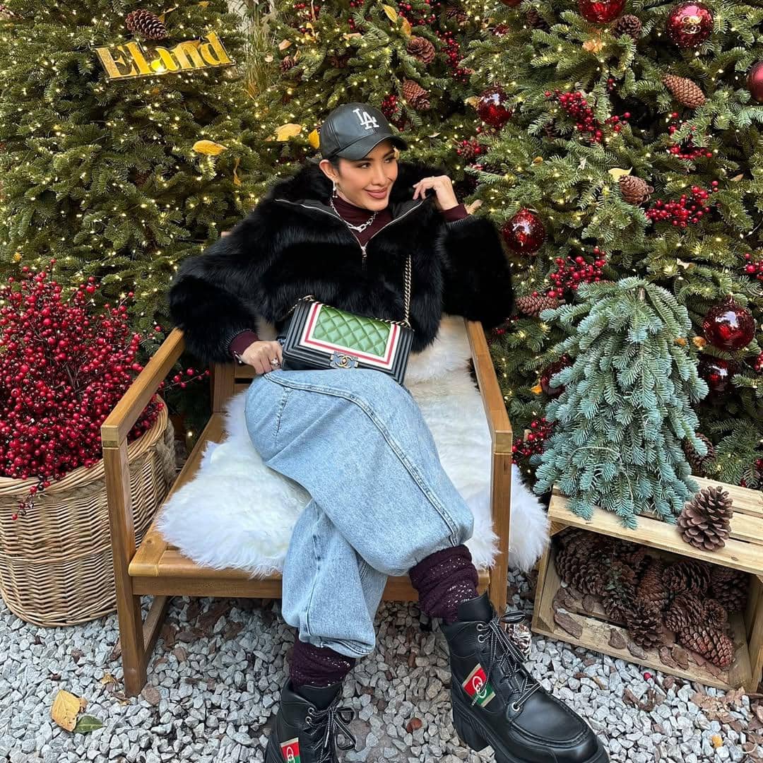 Liza Natalia saat berlibur ke Shanghai.