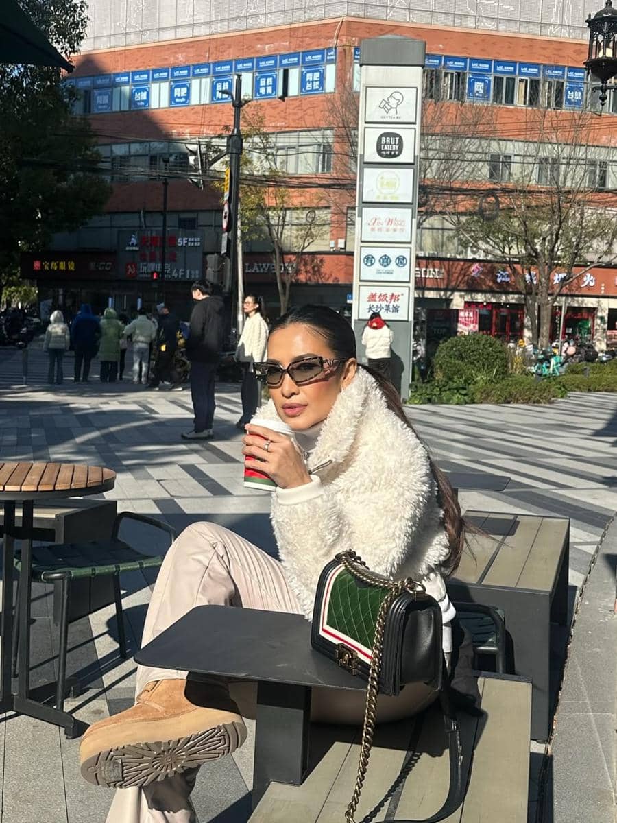 Liza Natalia saat berlibur ke Shanghai.