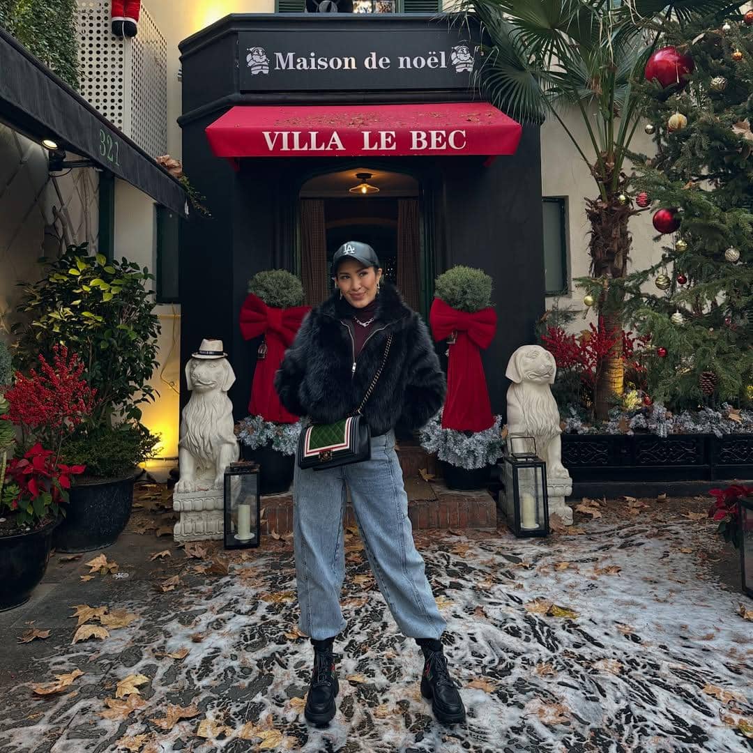 Liza Natalia saat berlibur ke Shanghai.