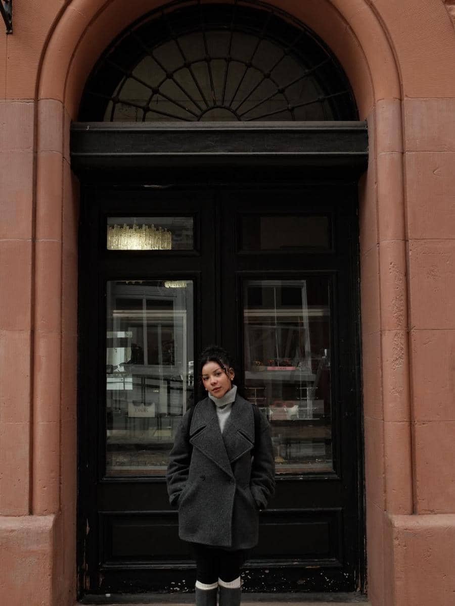 Zsa Zsa Utari saat jalan-jalan di New York.