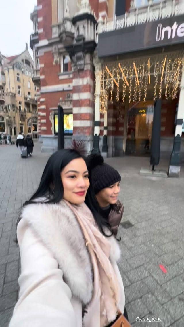 Keluarga Titi Kamal main ice skating di Amsterdam.