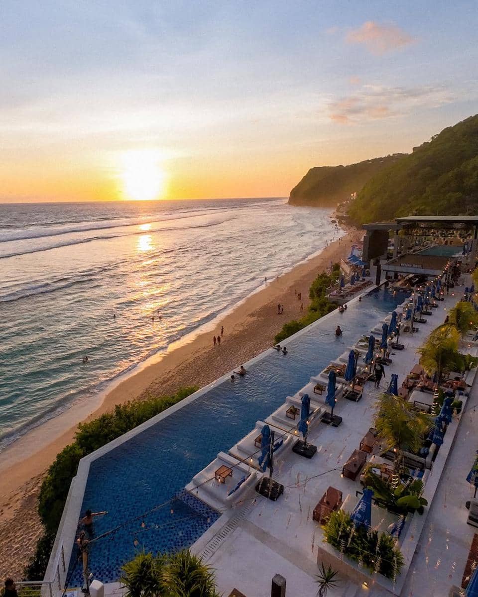 White Rock Beach Club (instagram.com/whiterockbeachclub)