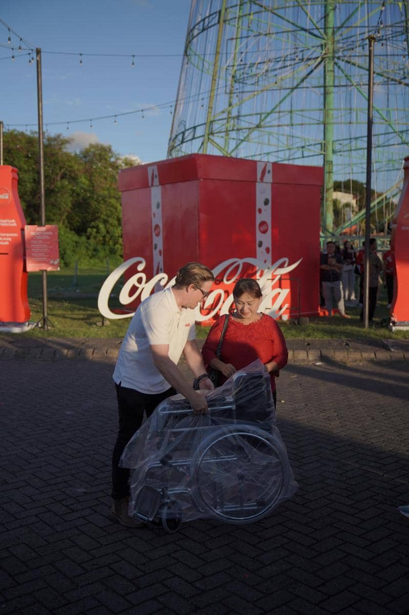 Coca-Cola Berbagi Kasih di Pohon Kasih - 6.jpeg
