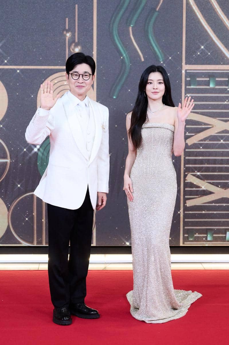 Potret artis Korea di red carpet MBC Drama Awards 2025