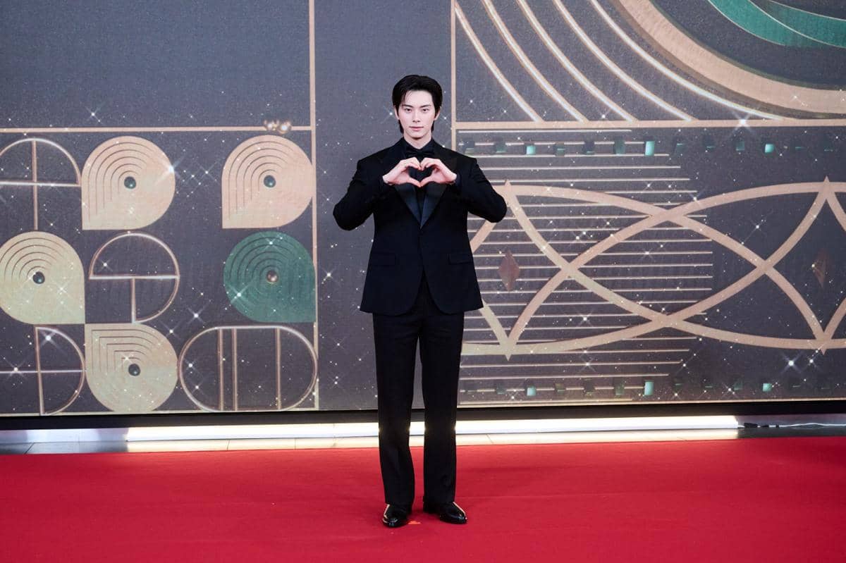 Potret artis Korea di red carpet MBC Drama Awards 2025