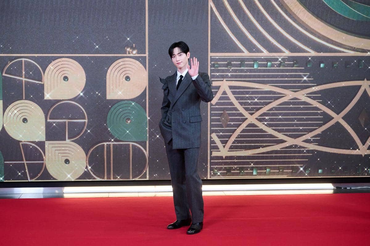 Potret artis Korea di red carpet MBC Drama Awards 2025
