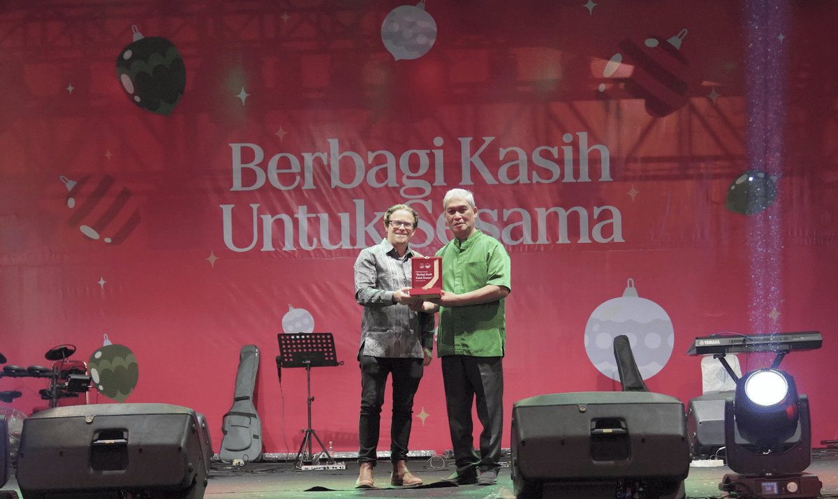 Coca-Cola Berbagi Kasih di Pohon Kasih - 7 .png