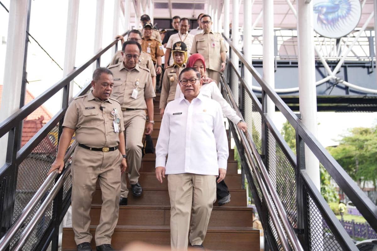 Pramono Resmikan JPO Pesanggrahan dan Pangkalan Jati