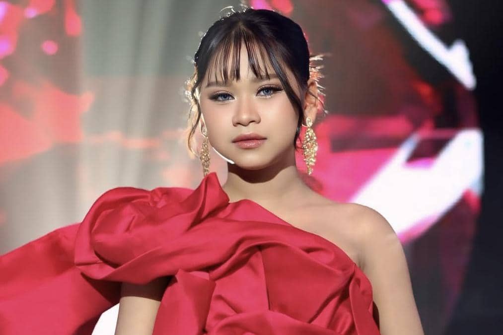 April Juara 3 Dangdut Academy 7