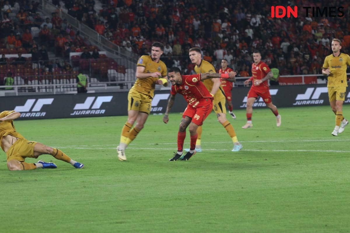 Persija berhadapan dengan Bhayangkara FC di Super League