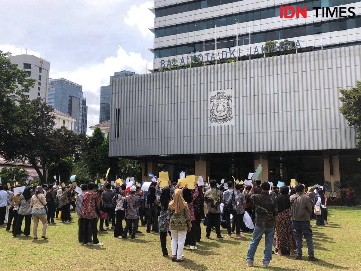 Pemutihan ijazah tahap kelima di Balai Kota DKI Jakarta, Selasa (30/12/2025). (IDN Times/Regina Sofya)