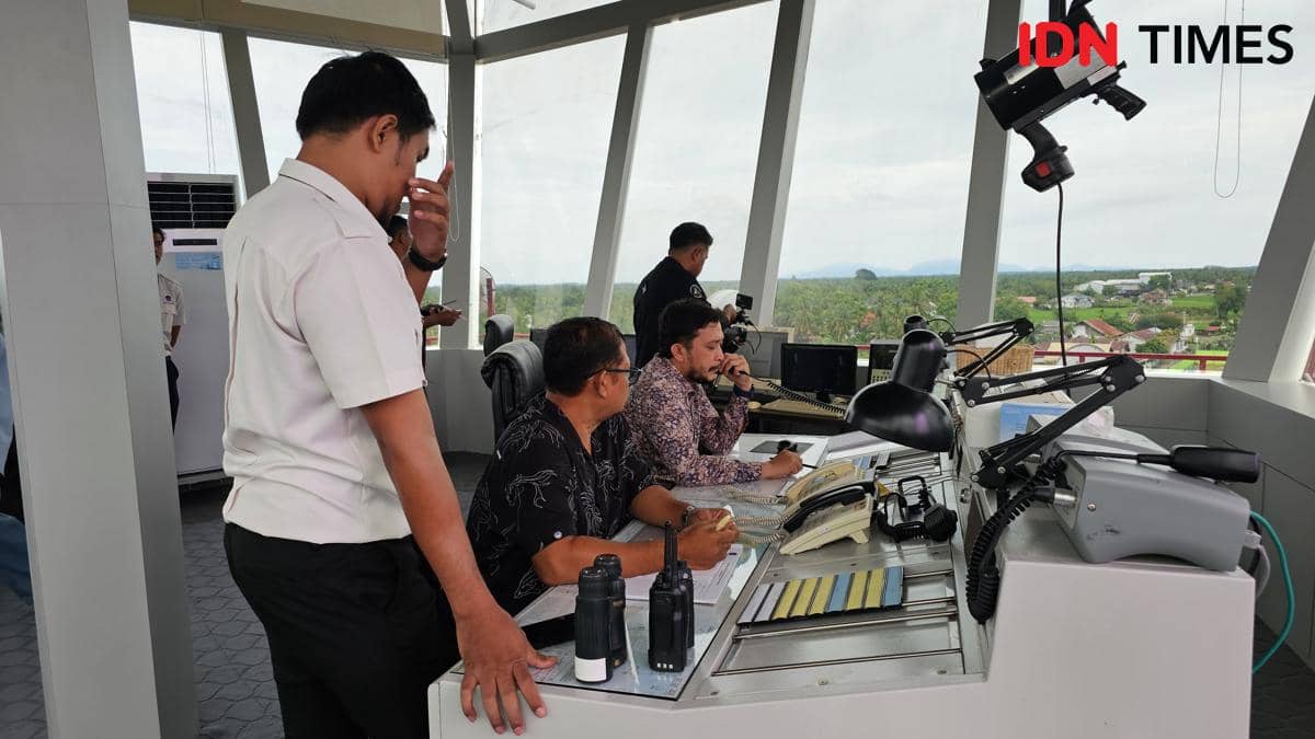 Petugas ATC di AirNav Indonesia Cabang Banda Aceh