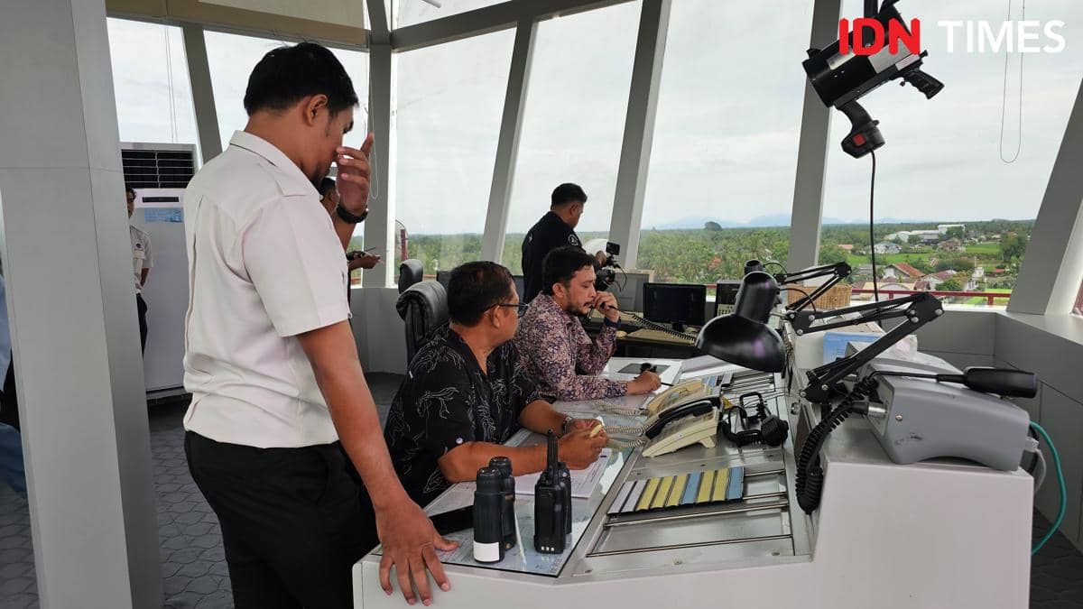 Petugas ATC di AirNav Indonesia Cabang Banda Aceh