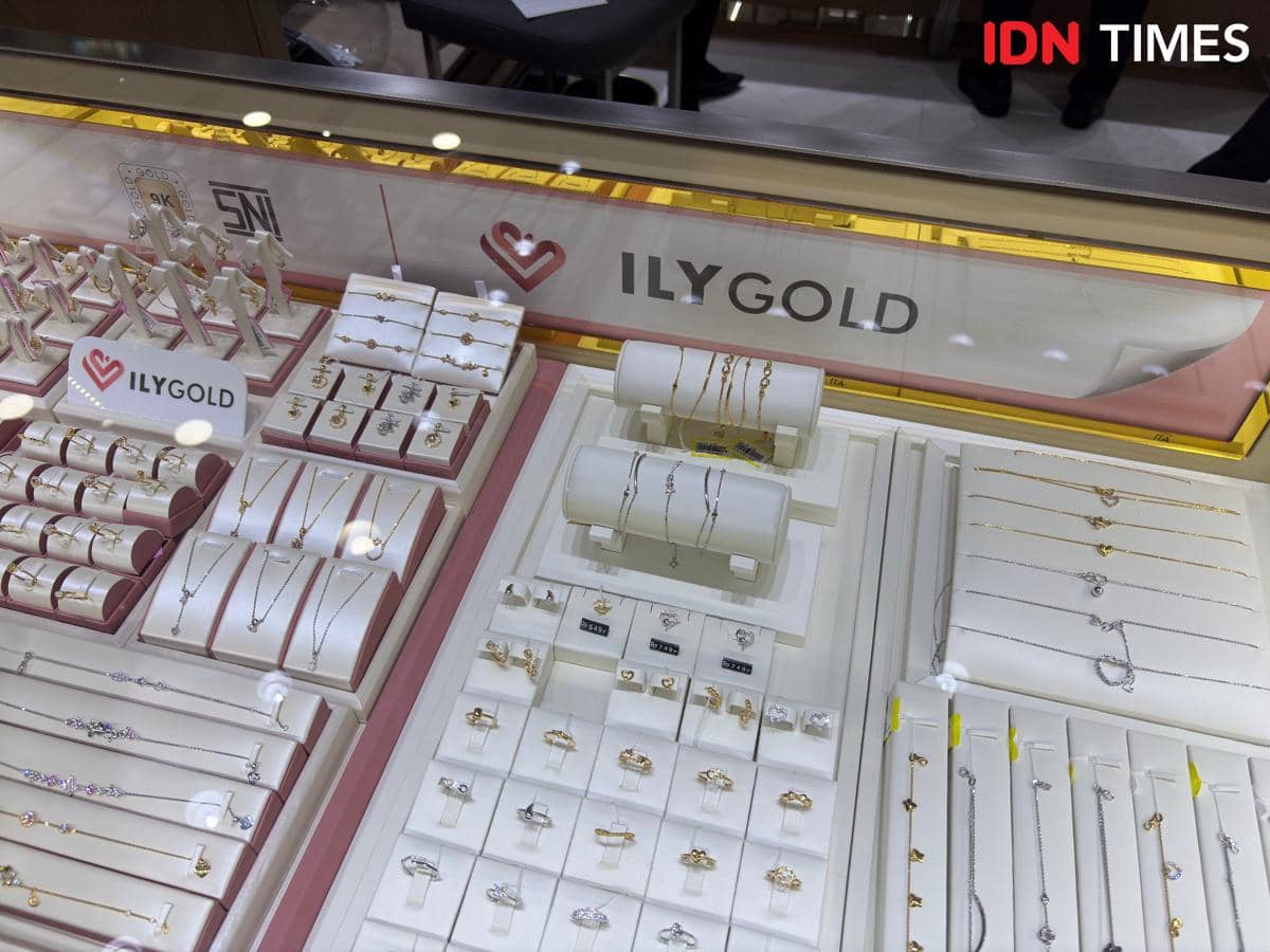 Grand opening The Palace Jeweler di Kota Sorong, Papua Barat Daya, pada Sabtu (14/12/2025). (IDN Times/Dina Salma)