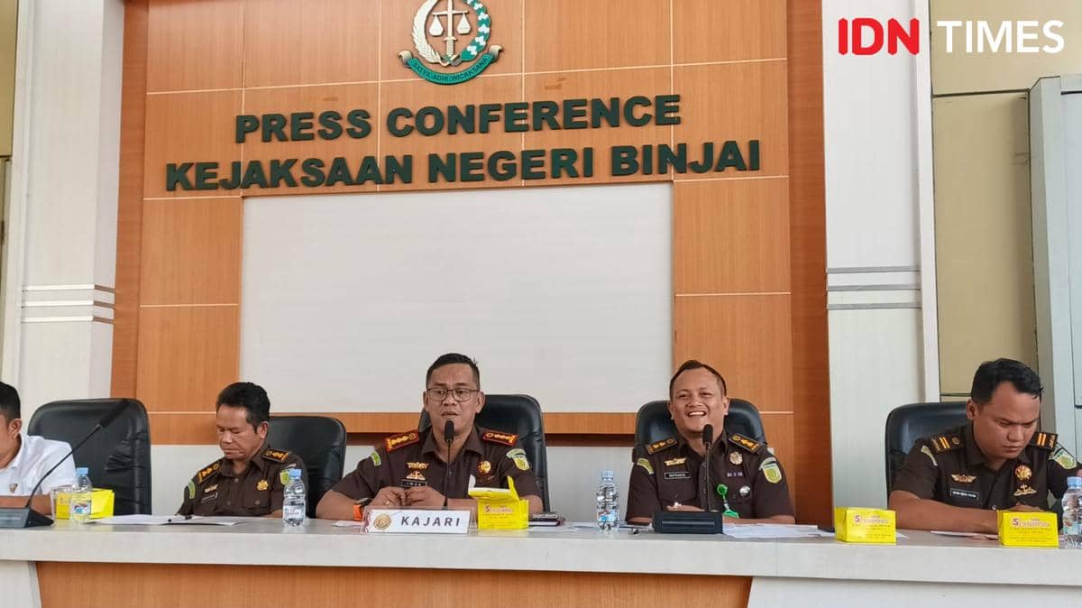 Kejari Binjai menggelar konferensi pers penutupan akhir tahun dan penghentian kasus korupsi fiskal (IDN Times/ Bambang Suhandoko)