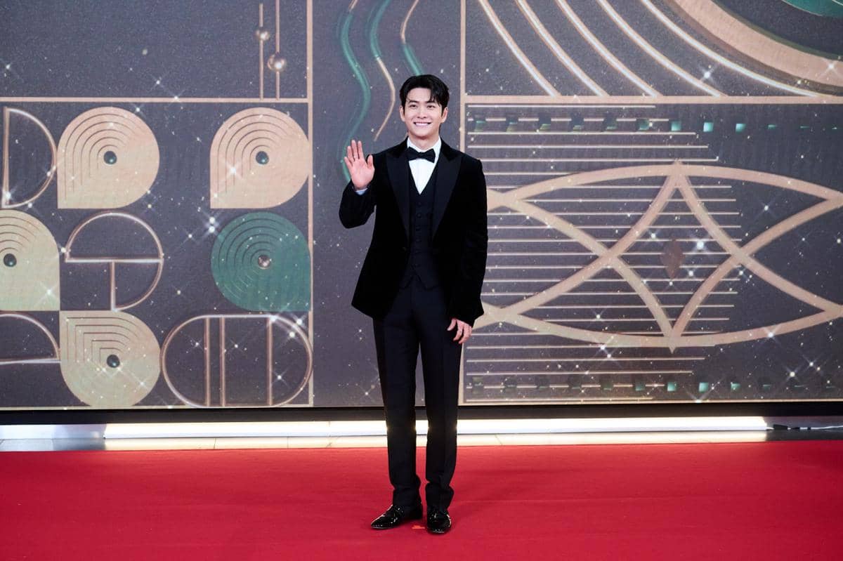 Potret artis Korea di red carpet MBC Drama Awards 2025