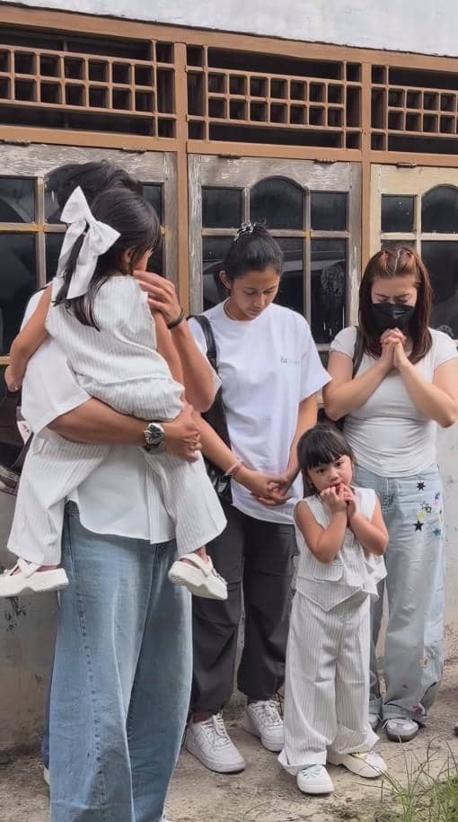 Felicya Angelista dan Hito Rayakan Natal di Panti Asuhan (instagram.com/felicyangelista_)