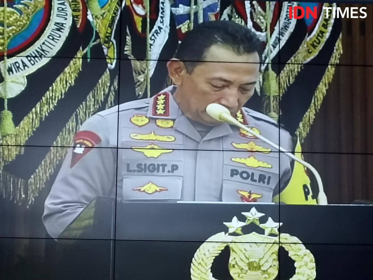 Kapolri Listyo Sigit dalam rilis akhir tahun 2025, Selasa (30/12/2025)/ IDN Times Dini Suciatiningrum 