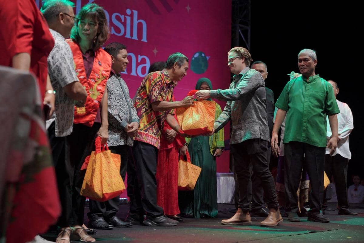Coca-Cola Berbagi Kasih di Pohon Kasih - 8 .jpeg