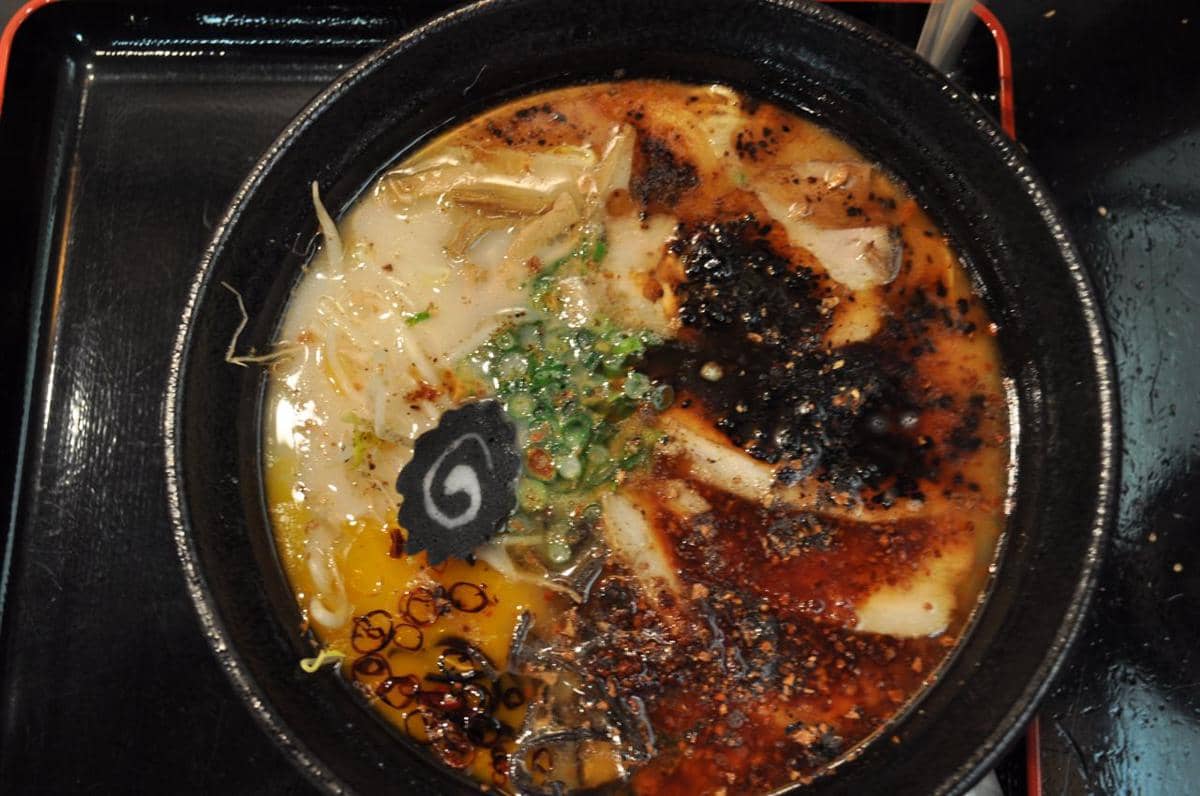 ilustrasi ramen black garlic tonkotsu