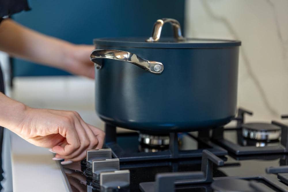 ilustrasi merebus tulang