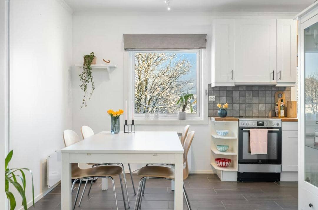 ilustrasi ruang makan ala kafe