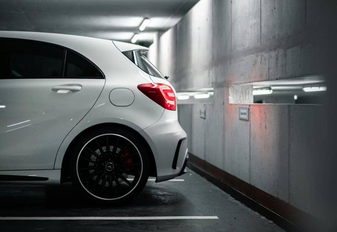 ilustrasi parkir mobil