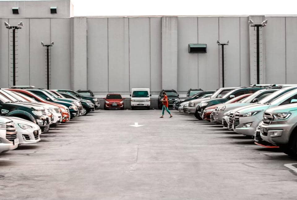 ilustrasi parkir mobil