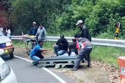 Rem Blong, Honda Vario tabrak mobil di jalan Tembus Sarangan Magetan. IDN Times/Istimewa.