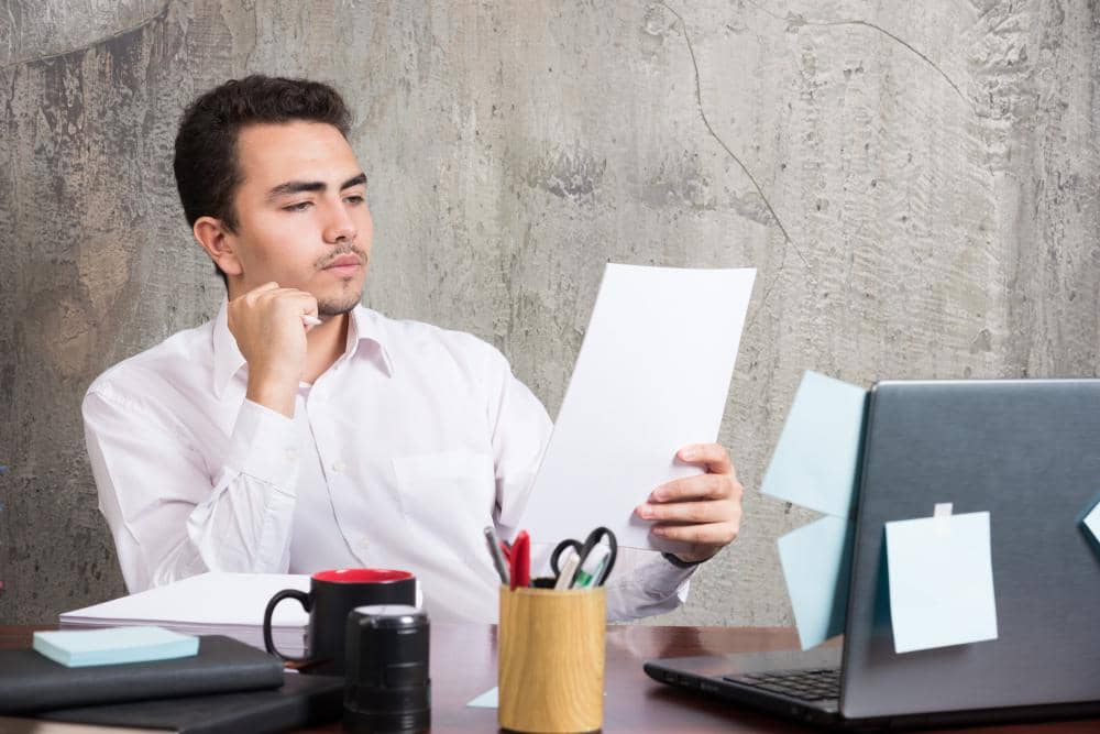 ilustrasi laki-laki berpikir