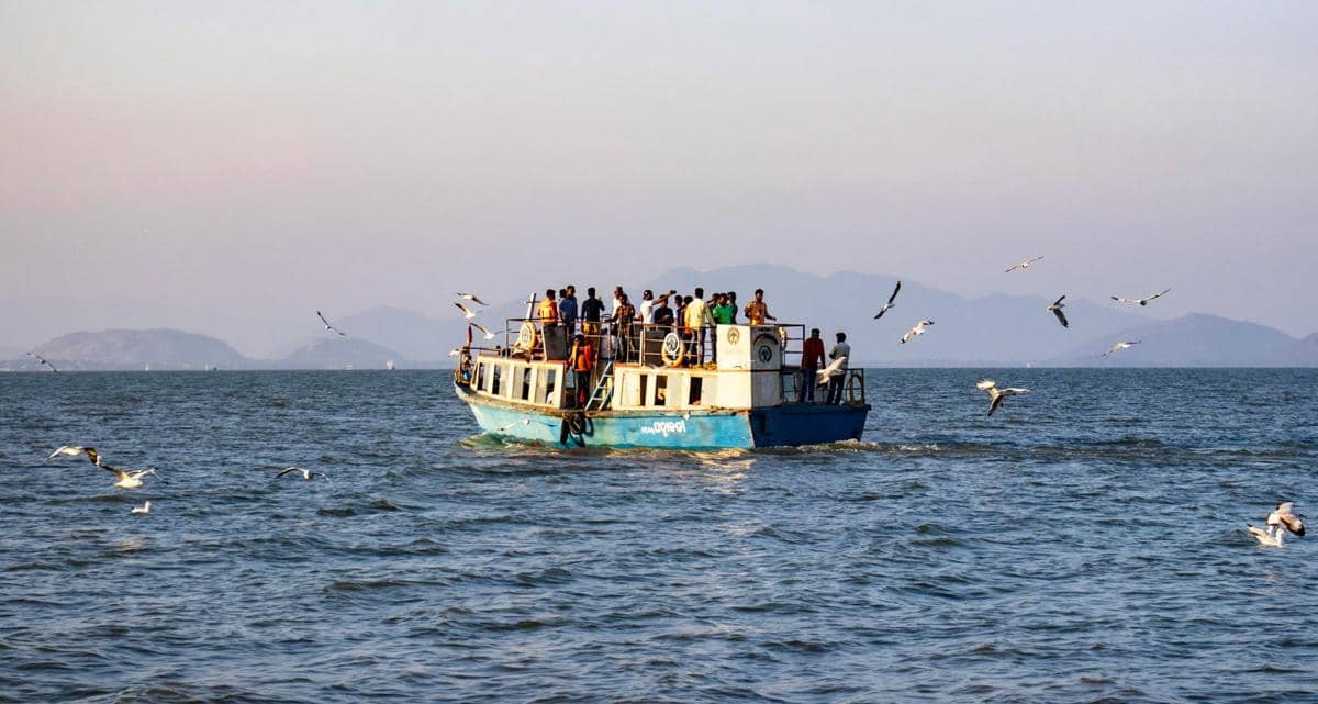 ilustrasi kapal boat 