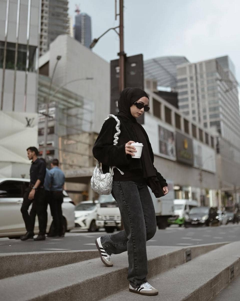 inspirasi gaya dengan sneakers ala Joyagh 