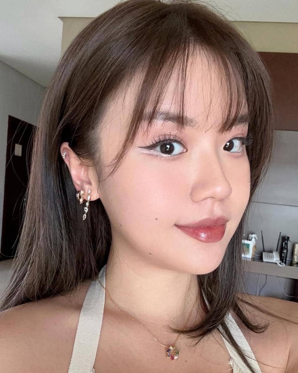 ide makeup look untuk traveling ala Titan Tyra 