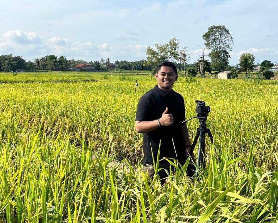 Mahasiswa Program Studi Agroteknologi Fakultas Pertanian Unila, Khoyrril Annam Rusmana, meraih juara satu cabang videografi pada ajang Pesona Talent 2025 melalui karya bertema “Kemandirian Pangan di Era Krisis Global”.