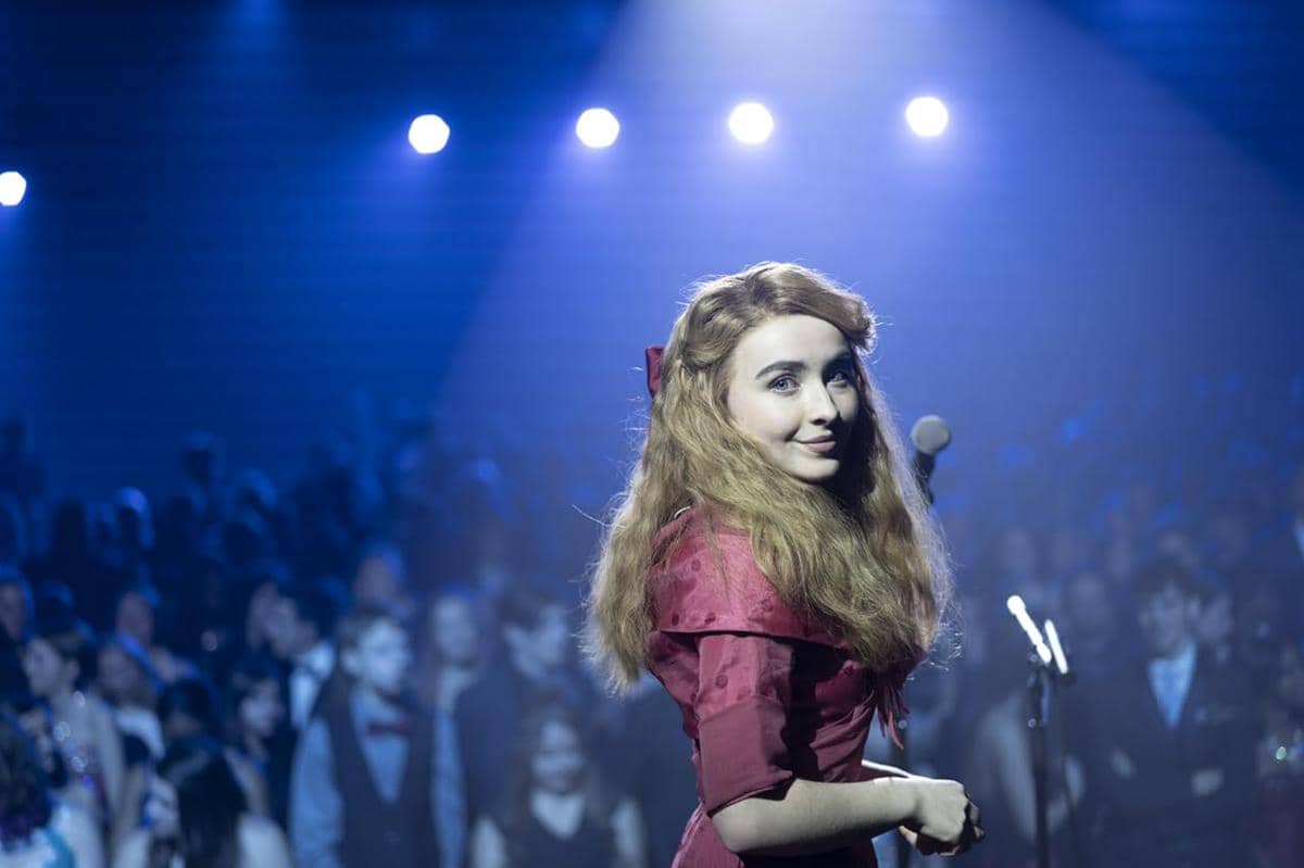 Sabrina Carpenter di film Clouds.