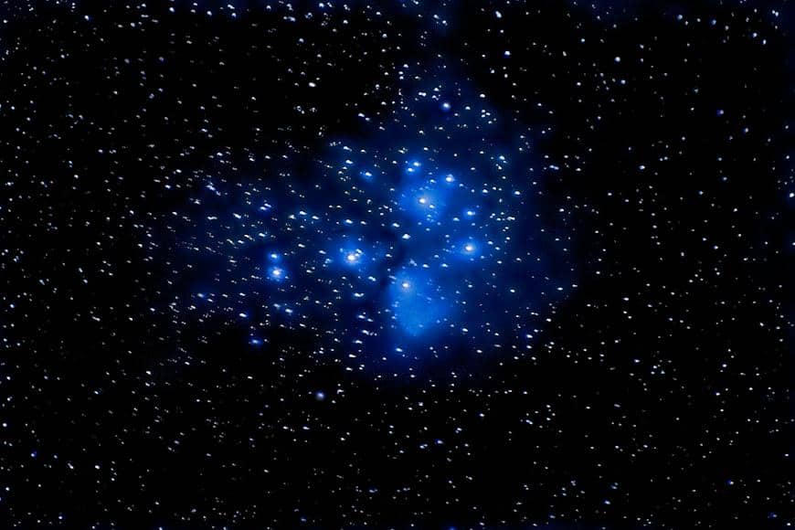 Mengapa Bintang Pleiades Tampak Berkelompok di Langit?