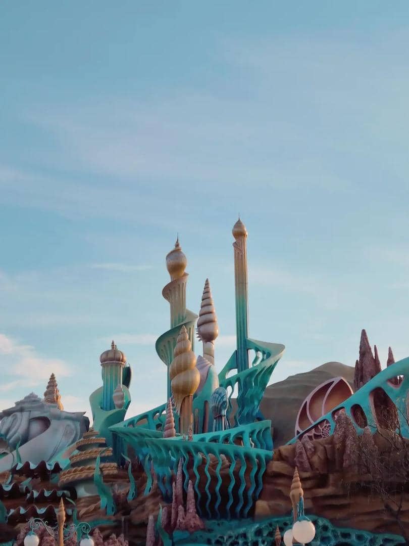 Prilly Latuconsina jalan-jalan di Tokyo DisneySea.