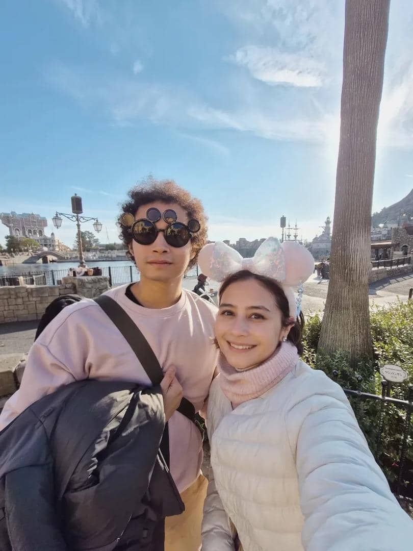 Prilly Latuconsina jalan-jalan di Tokyo DisneySea.