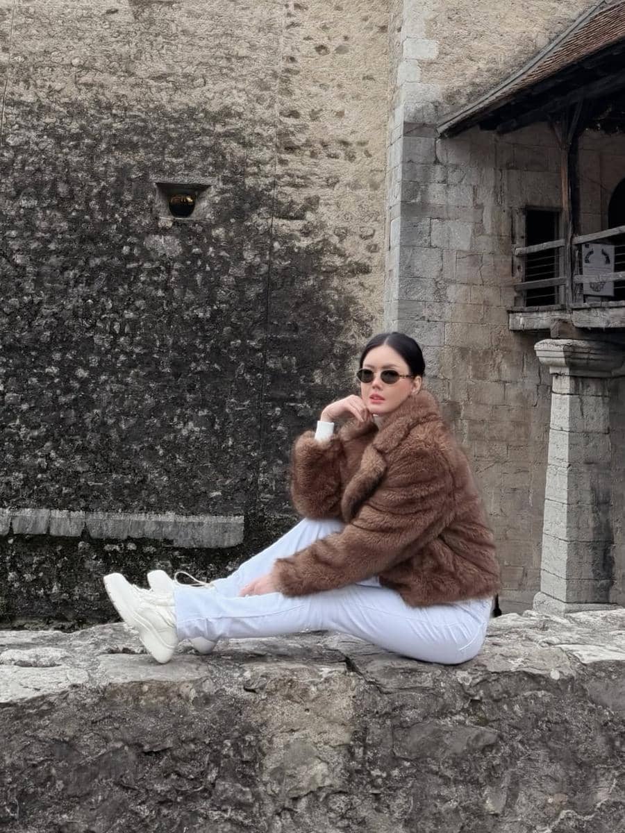 Nita Gunawan berkeliling Kota Montreux, Switzerland.