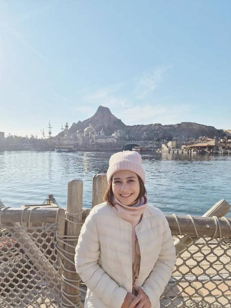 Prilly Latuconsina jalan-jalan di Tokyo DisneySea.