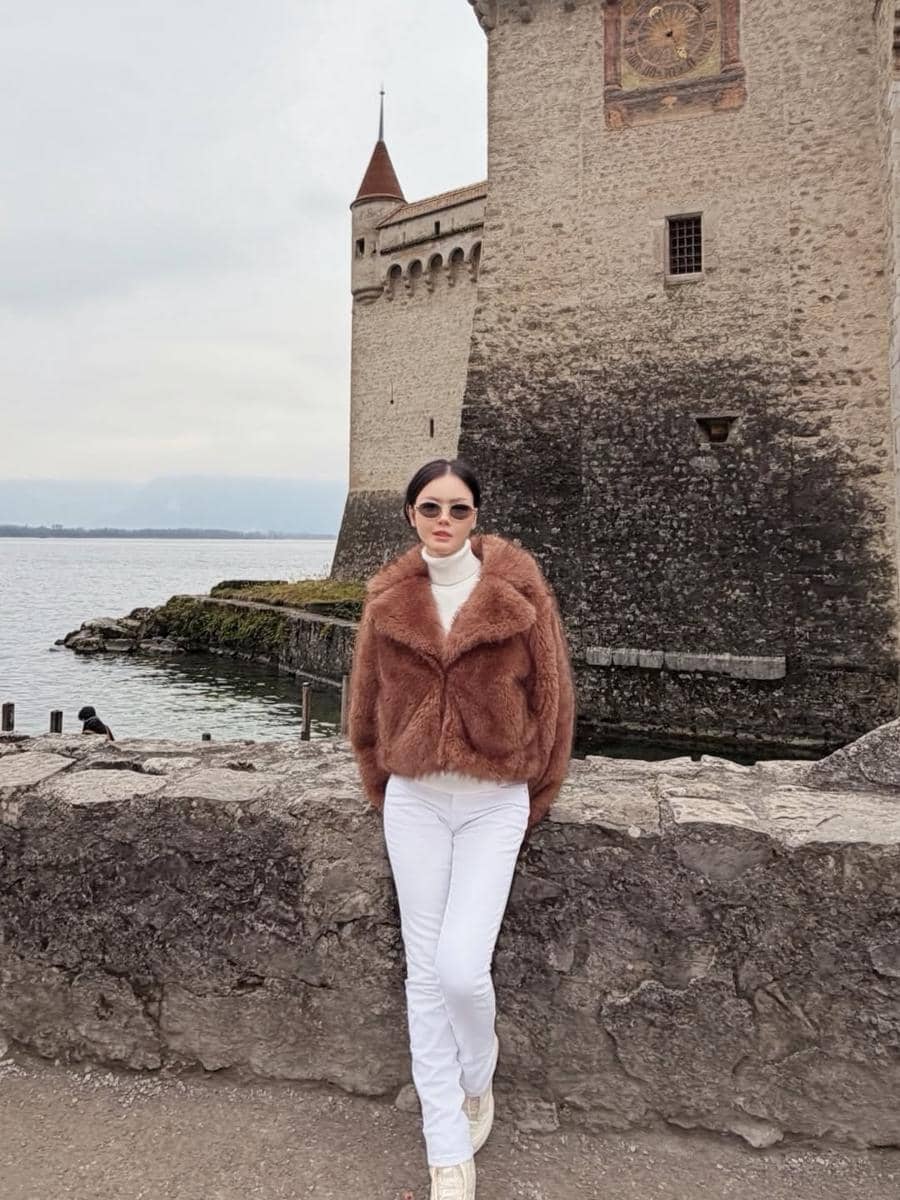 Nita Gunawan berkeliling Kota Montreux, Switzerland.