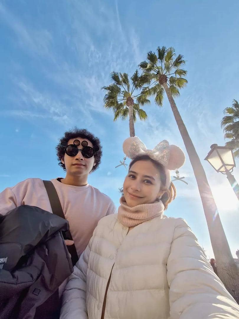 Prilly Latuconsina jalan-jalan di Tokyo DisneySea.