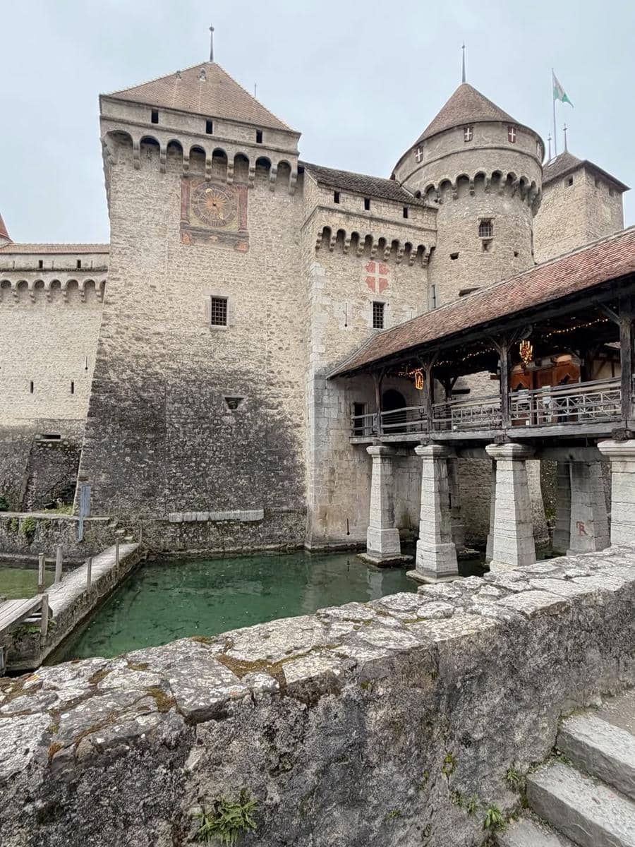 Nita Gunawan berkeliling Kota Montreux, Switzerland.