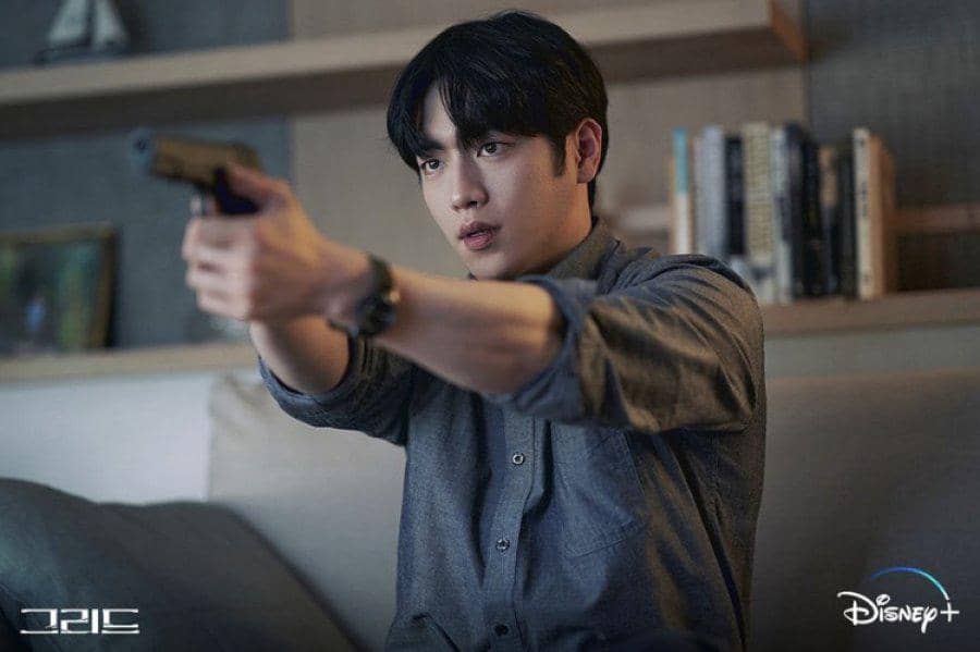Still cut drama Grid yang didokumentasikan oleh Disney+ sebagai materi promosi untuk serial tersebut.