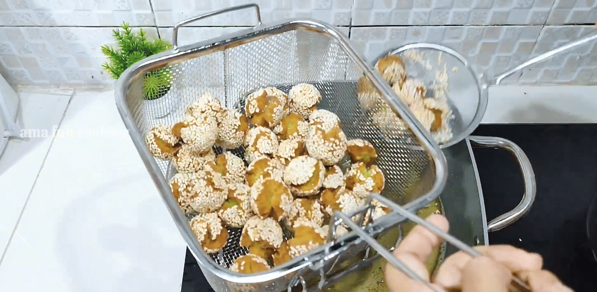 ilustrasi onde-onde ketawa pandan