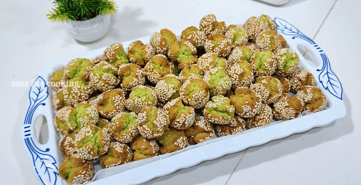 ilustrasi onde-onde ketawa pandan (YouTube.com/Ama Fun Cooking)