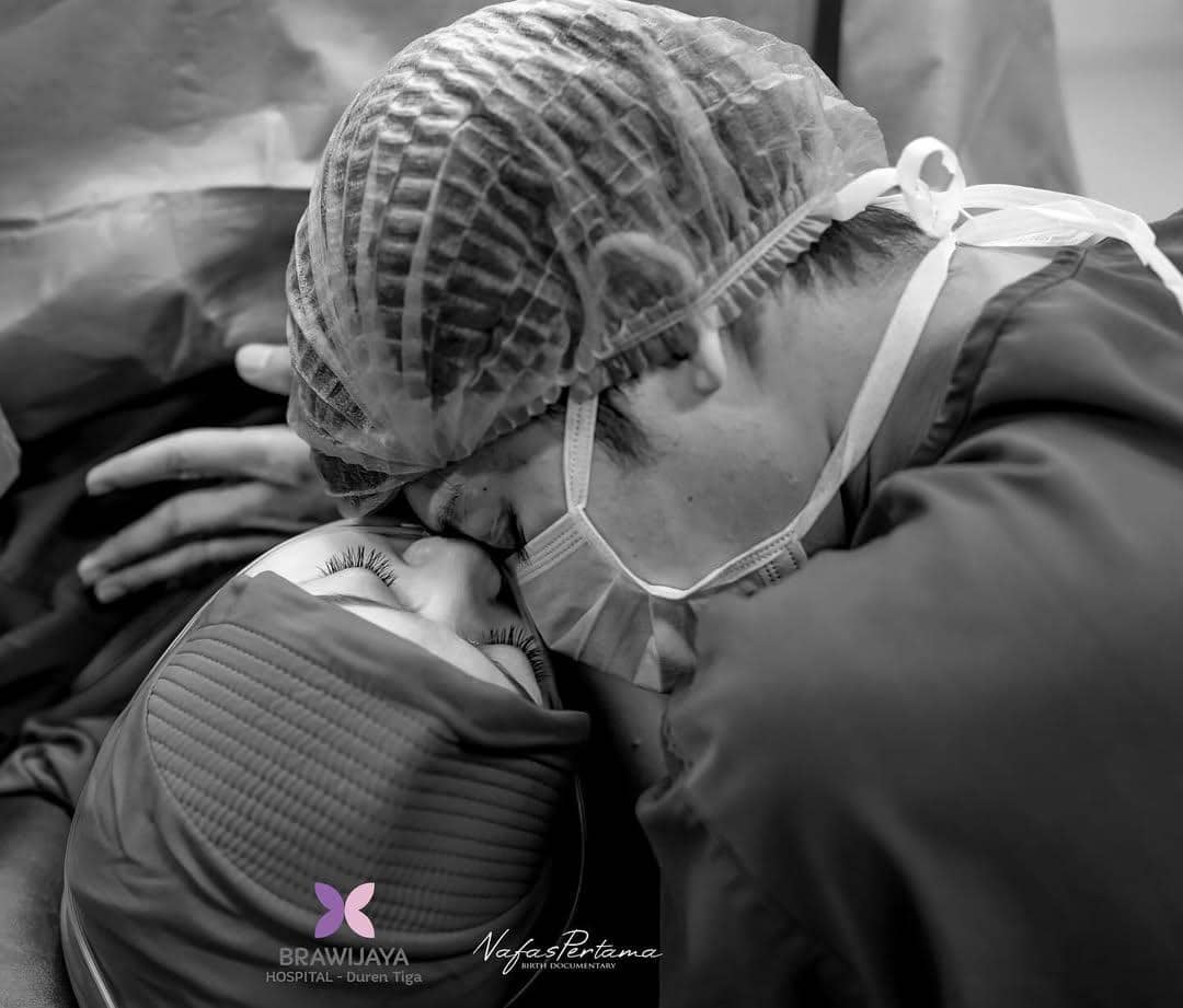 momen Lesti Kejora melahirkan