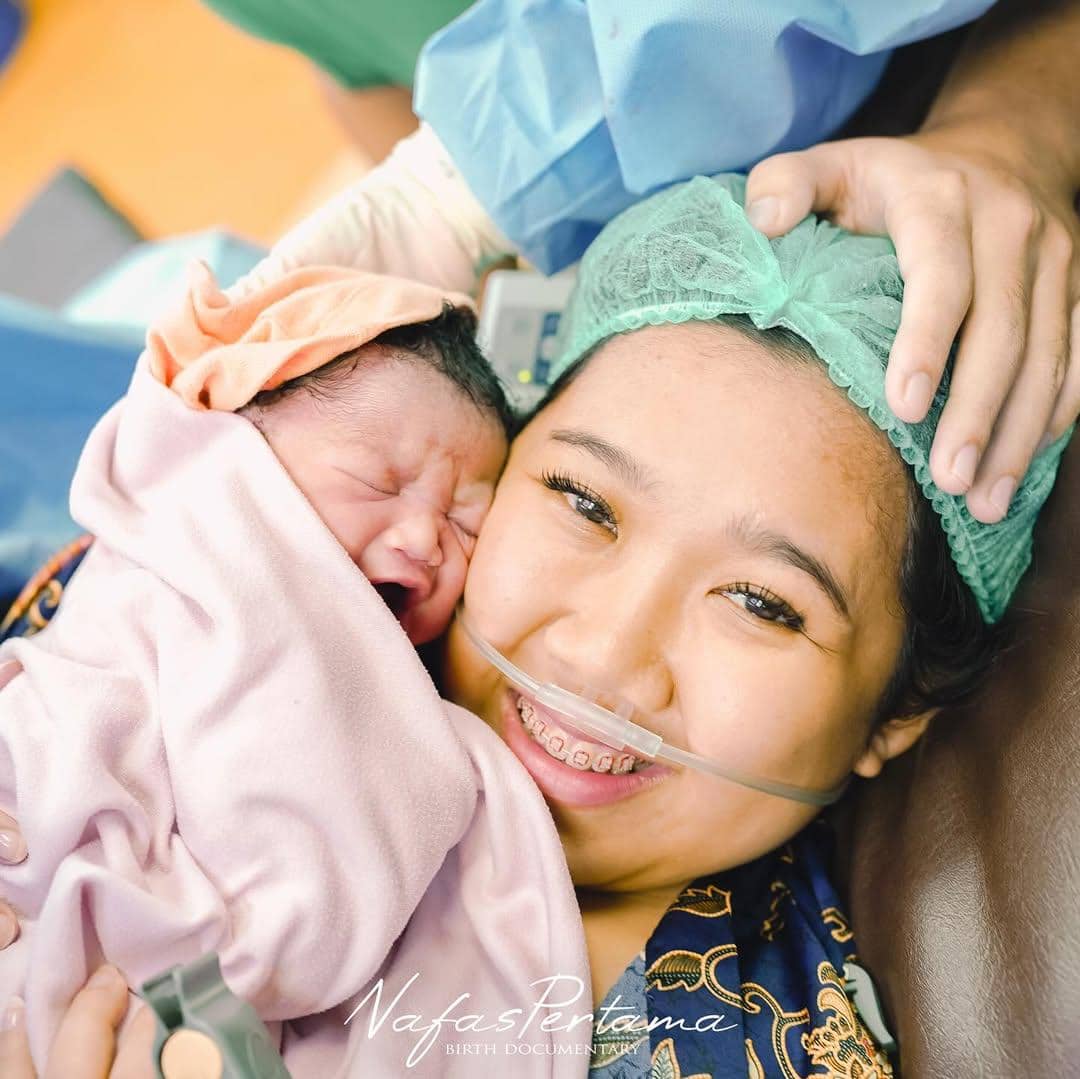 momen Kiky Saputri melahirkan